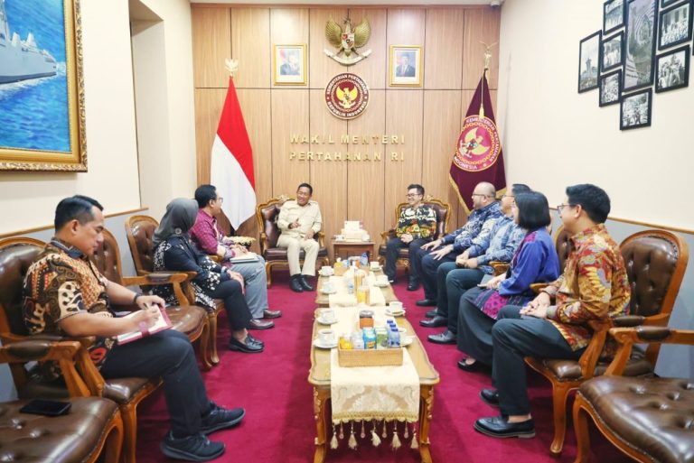 Wamenhan RI Dorong Sinergi Pengembangan SDM Unggul Berbasis Teknologi IMG 20260619 WA0252 768x513 1