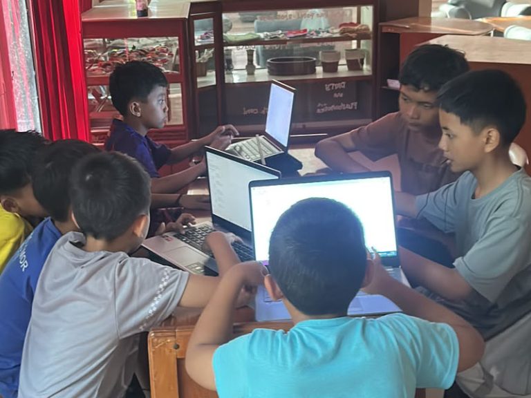 Antusias Anak MI Al Zaytun Update Teknologi dengan Belajar Koding Setelah Pulang Sekolah – Begini Penjelasannya anak mi al zaytun