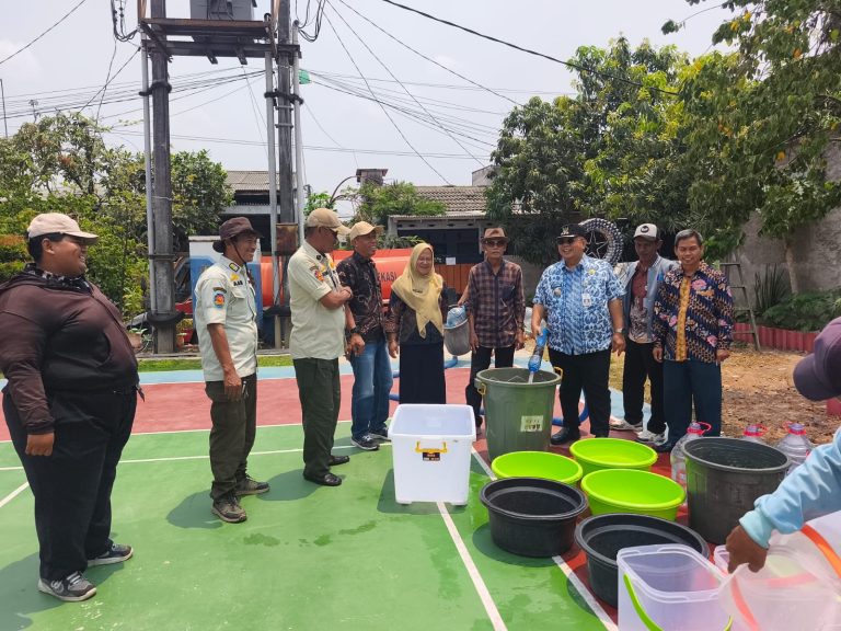 Sumur Warga Kering, Calon Kades Terpilih Jejalen Jaya Kumpul Sebra Hadiri Penyaluran Air Bersih img 20261008 wa0022